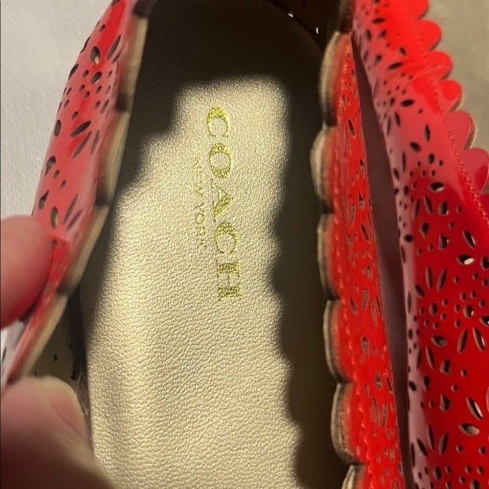 Coach Carsin Red Patent Leather Scalloped Eyelet Ballet Flats Q4044 8.5B - Picture 5 of 7